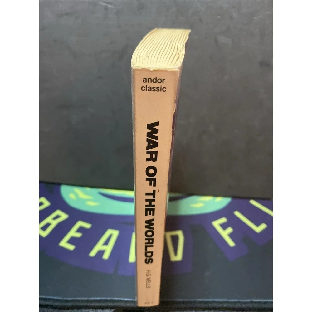 War of the Worlds by H.G. Wells Vintage 1976 Paperback Book Sci-Fi Andor Classic